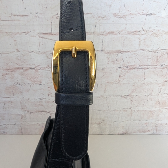 VTG Cole Haan Black Pebbled Leather Camera Bag - Minimalist Crossbody - Gold Har - Picture 7 of 16